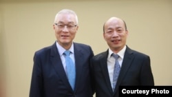 国民党主席吴敦义(左)和高雄市长韩国瑜2019年4月30日会谈前合影(照片来源:中国国民党网站)