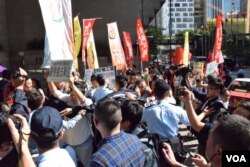 香港多个民间团体和政党抗议暴力驱逐“低端人口” (美国之音 汤慧芸摄 2017年11月29日)