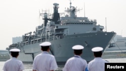 英国“海神之子”号两栖船坞登陆舰8月底穿越“西沙群岛”海域之前访问过日本(路透社)