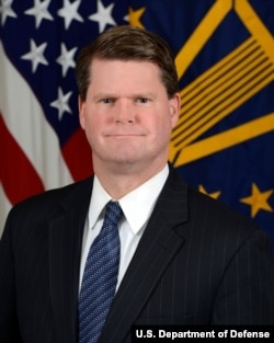 负责亚太安全事务的美国国防部助理部长薛瑞福(Randall Schriver,美国国防部照片)