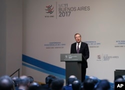 美国贸易代表莱特希泽在世贸组织(WTO)布宜诺斯艾利斯部长会议上讲话。