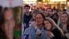 Фото: Родичі заручників та учасники мітингу в Тель-Авіві вітають домовленість про припинення вогню. 19 січня 2025 року