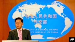 资料照 - 2007年7月5日时任中国外交部发言人在北京一次新闻吹风会上回答记者提问。中国政府2022年12月30日宣布,任命现任中国驻美国大使的秦刚出任外交部长。