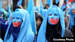 14个国家的海外维吾尔人走上街头,抗议中国政府在新疆的高压政策