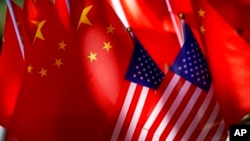 资料照片:美中国旗。
