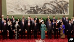 参加北京的 “一带一路”国际合作高峰论坛的各国代表和嘉宾在欢迎宴会上(2017年5月14日)