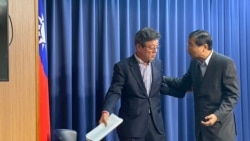 国民党中常委林荣德(左)2020年1月15日被推选为国民党代理主席,曾铭宗(右)代理国民党秘书长(美国之音许宁摄影)