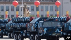 2009年10月1日红旗-9导弹在中共国庆60周年阅兵式上亮相(资料图)