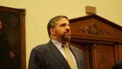 前美国国防部亚太事务副助理部长邓志强(Abraham Denmark)2020年2月11日到众议院军委会作证(美国之音黎堡摄)