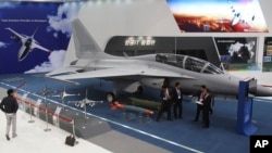 韩国航空宇宙产业股份有限公司(KAI)展出的FA-50战机。(2013年1月28日)