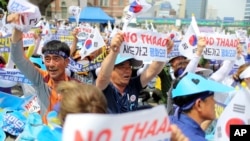 2016年7月21日,韩国一个城镇的民众高呼口号,反对在他们生活的周边地区部署“萨德”。
