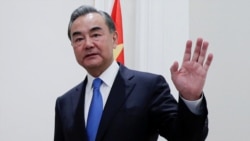 中国外长王毅2020年8月25日在欧洲之行第一站意大利访问(路透社)
