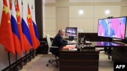 俄罗斯总统普京在莫斯科与中国领导人习近平举行在线中俄首脑峰会。(2021年12月15日)