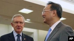 美国参议院多数党领袖里德(左)2011年4月访问北京时与中国外长杨洁篪会晤
