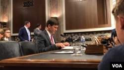 美国陆军部长埃斯珀(Mark Esper)2019年7月16日到参议院军委会作证(美国之音黎堡)