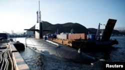美国海军肯塔基号战略核潜艇2023年7月19日停靠在韩国釜山港口。(路透社)