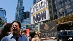 Протест перед готелем Трампа в Нью-Йорку