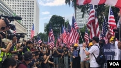 香港民众9月8日向美国驻港领事馆递交请愿书 (美国之音任新拍摄)