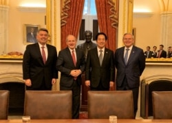 美国参议院外交事务委员会领导层2020年2月4日在国会山与台湾候任副总统赖清德(左3)会面,左起亚太小组主席加德纳、外委会主席里施、资深民主党议员梅嫩德斯(参院外委会照片)