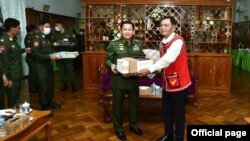 တပ်မတော်ကာကွယ်ရေးဦးစီးချုပ် ဗိုလ်ချုပ်မှူးကြီး မင်းအောင်လှိုင် နှင့် UWSA(ဝ) အဖွဲ့မှ ဒုတိယနိုင်ငံရေးမှူး အဆင့်ရှိ ဦးညီကပ် တို့ တွေ့ဆုံ(Senior General Min Aung Hlaing)