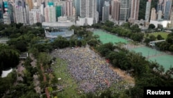 2019年6月9日在香港维多利亚公园,示威群众要求当局废除拟议中的把犯人引渡到中国的法案。