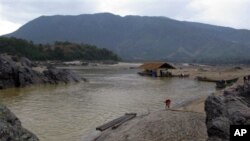 ကချင်ပြည်နယ်တွင်းက ဧရာဝတီမြစ် မြင်ကွင်း။