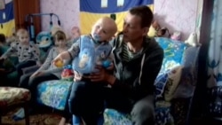 Волонтери роздають зібрану у США допомогу Волонтери роздають зібрану у США допомогу