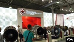 联合发动机集团2014年莫斯科武器展上展出的各种航空发动机。(美国之音白桦拍摄)