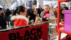 Black Friday ဈေးလျှော့ရောင်းချမှု ဝယ်လိုသူတွေ အလုအယက် Black Friday ဈေးလျှော့ရောင်းချမှု ဝယ်လိုသူတွေ အလုအယက်