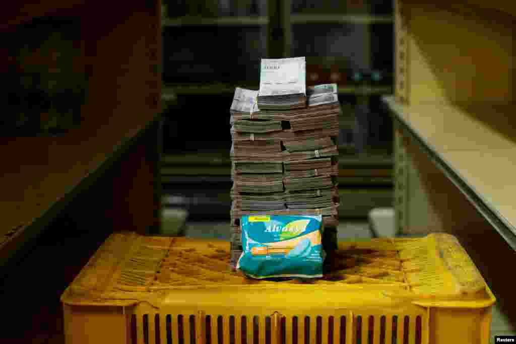 Упаковка жіночих прокладок коштує 3,500,000 боліварів, або $0.53.