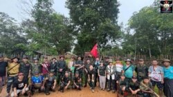 တိုက်ပွဲကြောင့် မြိတ်-ပုလော ကားလမ်းမကြီးမှာ ကားတွေပိတ်မိ တိုက်ပွဲကြောင့် မြိတ်-ပုလော ကားလမ်းမကြီးမှာ ကားတွေပိတ်မိ