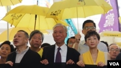 2019年4月24日在香港西九龙法庭外香港民主派支持占中九子 (美国之音记者申华拍摄)