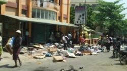 缅甸密铁拉镇发生骚乱和哄抢(2) 缅甸密铁拉镇发生骚乱和哄抢(2)