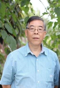 吴仁华于洛杉矶(吴仁华提供)