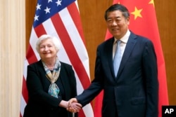 资料照:中国副总理何立峰在北京钓鱼台国宾馆会晤到访的美国财长耶伦。(2023年7月8日)