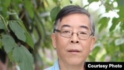 吴仁华于洛杉矶(吴仁华提供)