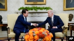 美国总统拜登周三在白宫会晤到访的韩国总统尹锡悦。(2023年4月26日)