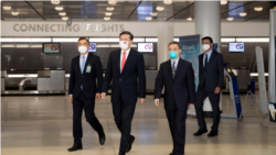 中国驻美国大使秦刚(左 二)抵达美国履新(来自秦刚的推特账号)