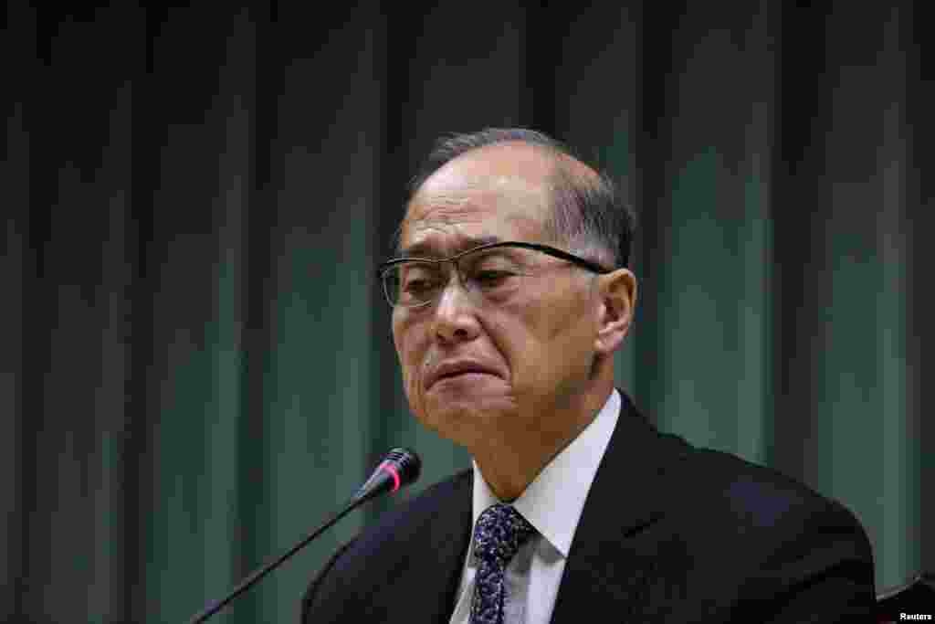 台湾外长李大维表示,圣国政府由于财务缺口过大,罔顾双方近20年的邦谊,试图游走两岸,对于圣国政府轻率而不友好的决定和行径,他深表遗憾与谴责。台湾总统府发言人黄重谚说:“对于中国大陆政府借圣国国家财政困难之际趁势操作一中原则, 我们高度遗憾。这样的做法已经伤害台湾人民感情,破坏了两岸稳定。”
