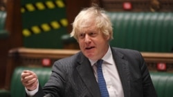 英国议会发布的照片显示,首相约翰逊在下议院首相问答环节期间回答问题(2021年2月24日)