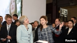 英国首相特蕾莎·梅2018年1月31日访问武汉大学(路透社)