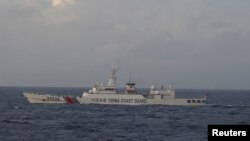 正在有争议岛屿钓鱼岛附近游弋的中国海警船 (资料照片)