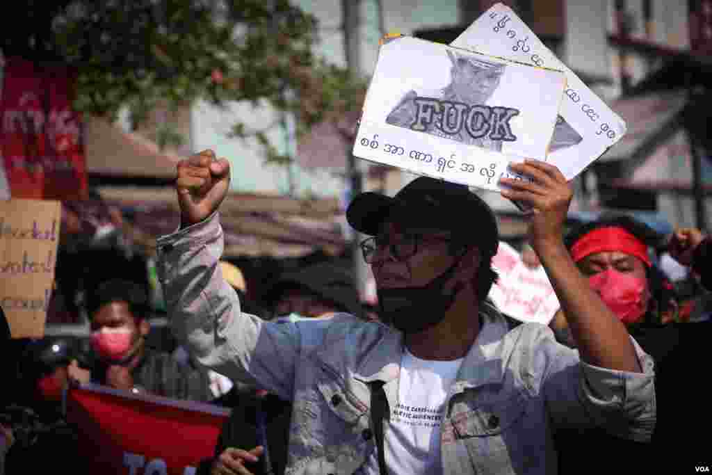 မန္တလေးမြို့က စစ်အာဏာသိမ်း ဆန့်ကျင်ဆန္ဒပြပွဲ မြင်ကွင်း။