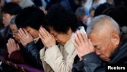 中国天津一处地下天主教会的周末弥撒(2013年11月资料照)