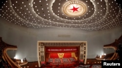 中国政协代表在北京人大会堂参加全国政协会议开幕会。(2020年5月21日)
