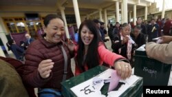 流亡藏人在印度的达兰萨拉投票(2016年3月20日)