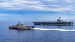 美国海军公布的照片显示,一架F-35C战斗机从“卡尔文森”号航空母舰飞行甲板上起飞,这艘航母与“塔尔萨”号濒海战斗舰正在驶过南中国海。(2021年9月7日)
