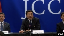 中国发改委副主任连维良承诺改进反垄断执法措施(美国之音黎堡拍摄)