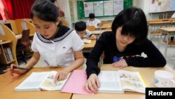 “脱北者”的孩子在韩国一所中学上课。(资料照)