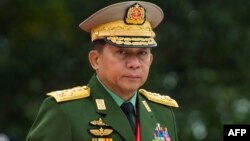 တပ်မတော် ကာကွယ်ရေးဦးစီးချုပ် ဗိုလ်ချုပ်မှူးကြီး မင်းအောင်လှိုင်